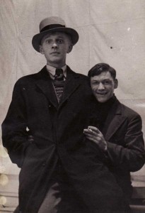 Этюд «Коля с куклой». В роли куклы – Арсений Шульц (слева). Ок. 1930